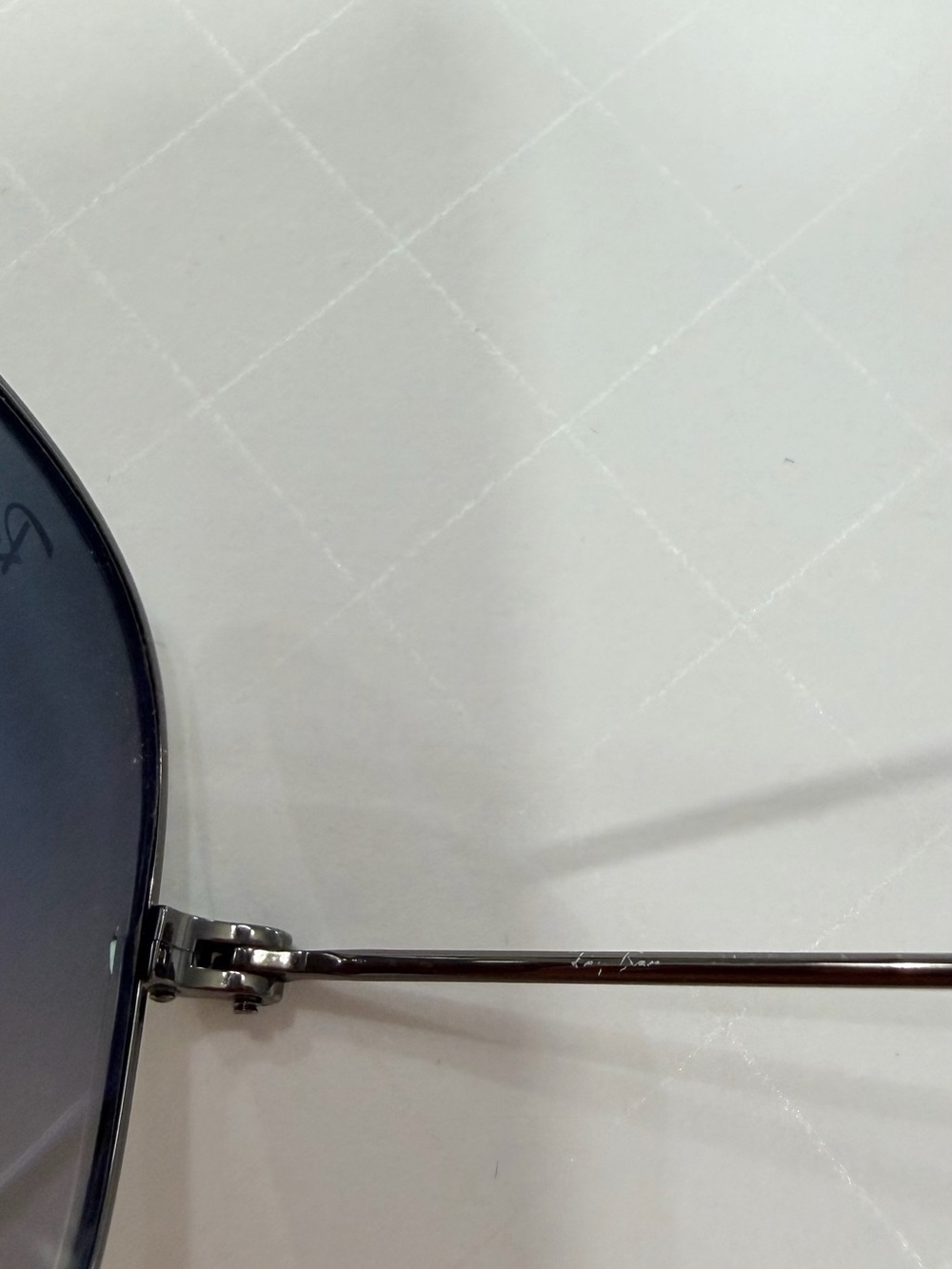 Ray-Ban Aviator Classic Men's Sunglasses - Gradient Gray Lenses - Picture 6 of 9